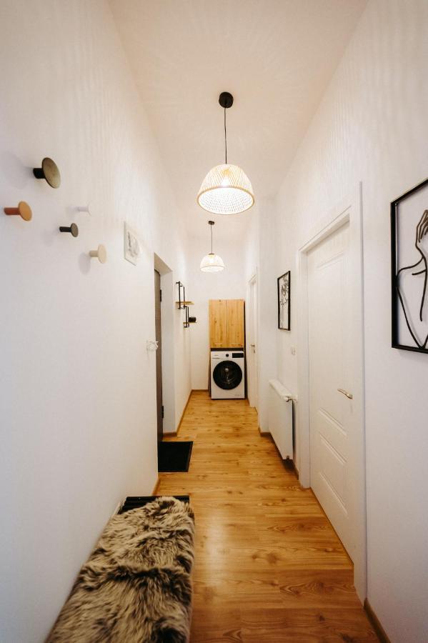 Modern Loft One Lägenhet Suceava Exteriör bild