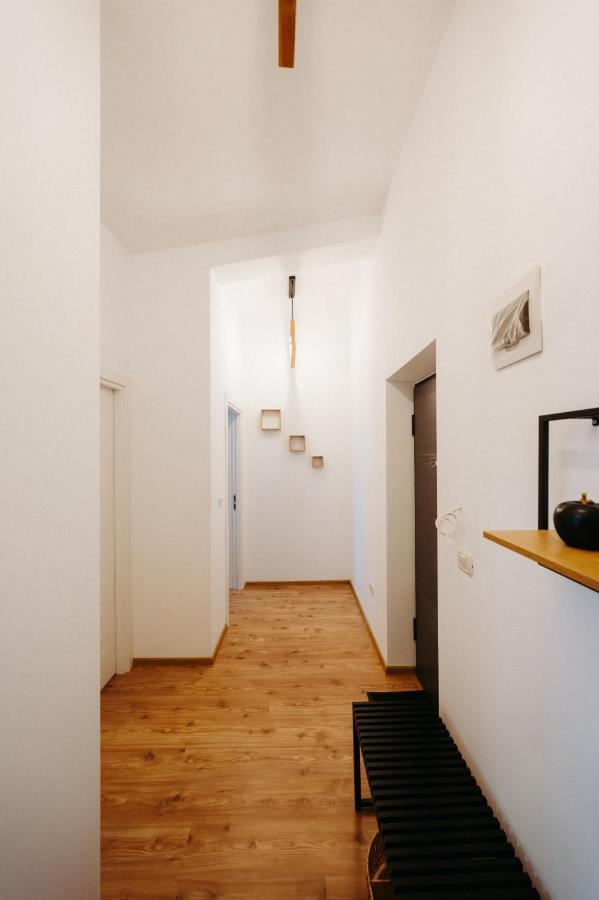Modern Loft One Lägenhet Suceava Exteriör bild
